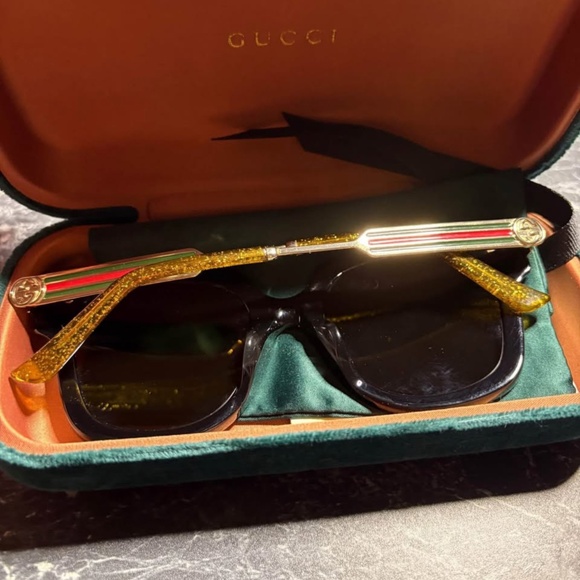 GUCCI SUNGLASSES - Picture 2 of 2